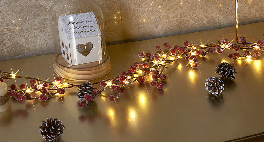 EAMBRITE Guirnalda de Bayas Rojas Iluminadas , Guirnalda de Navidad de 6 Pies con 88 LED y Luces Blancas Cálidas